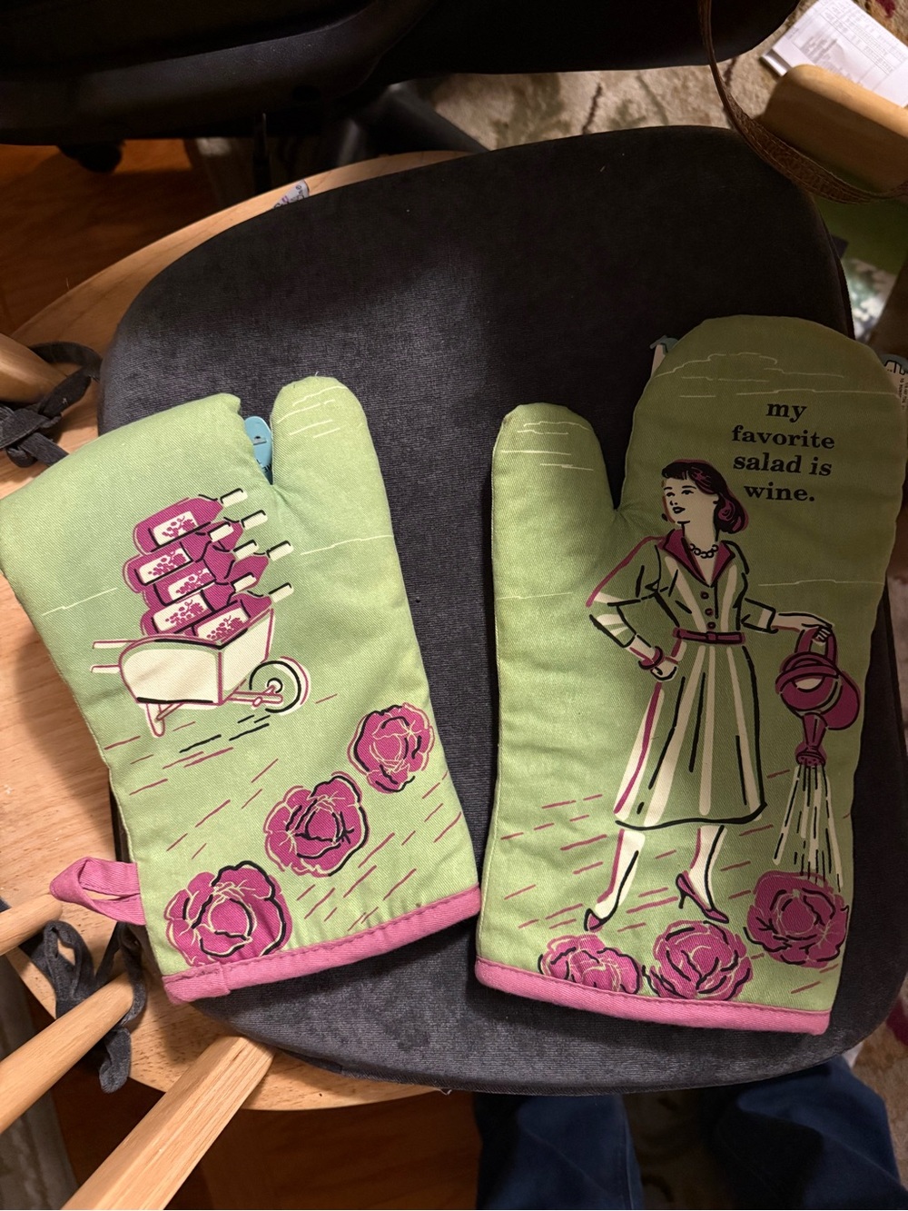 Kitchen Oven Mitt Set - Green and Pink Floral Wine Design